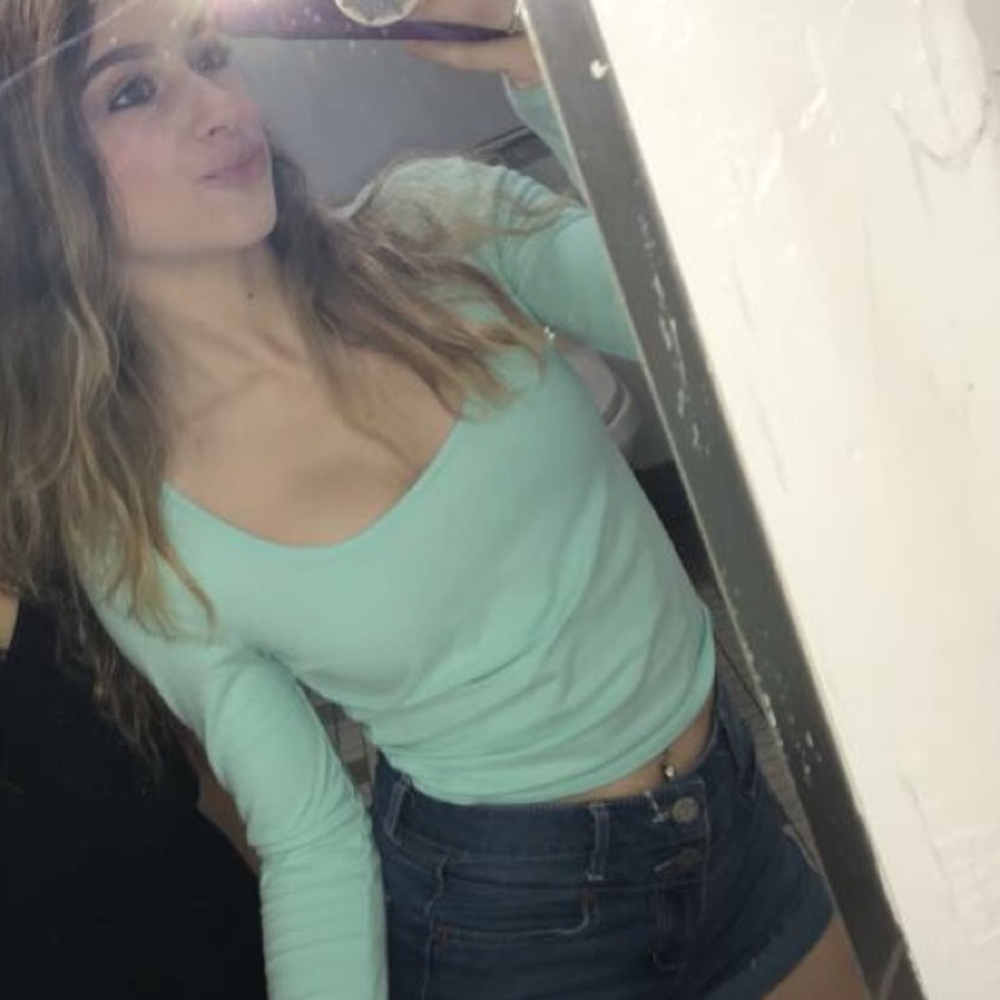 Tight crop top
